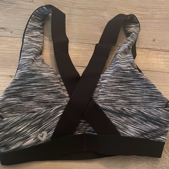 Sports Bra with Criss Cross Back - Picture 5 of 5